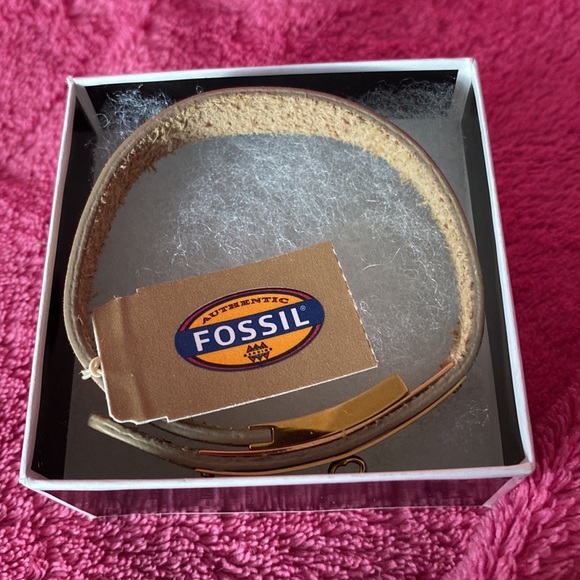 NWT Fossil leather bracelet - Picture 4 of 6
